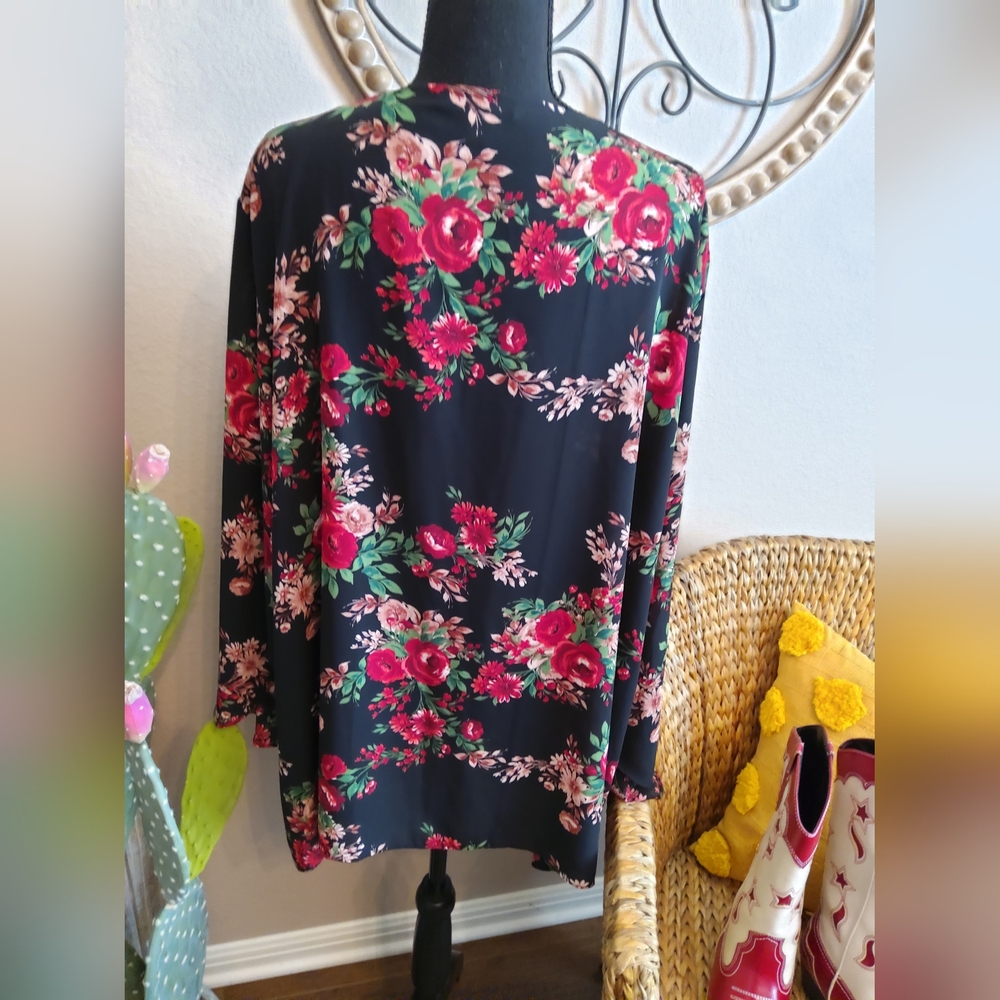 The Pioneer Woman Black and Red Floral Open-Front Kimono - Picture 7 of 10